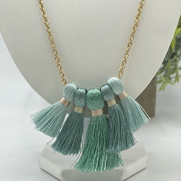 Miss Ivy Pearl Five Tassel Necklace Popsugar Blue Green Teal Gold Tone 24" NWOT - Picture 5 of 13